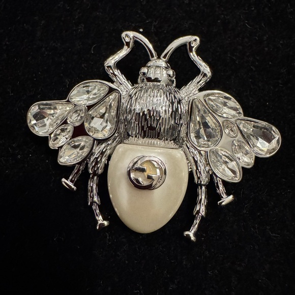 Gucci Marmont Crystal Elegant Silver and Cream Bee Brooch - Picture 2 of 5